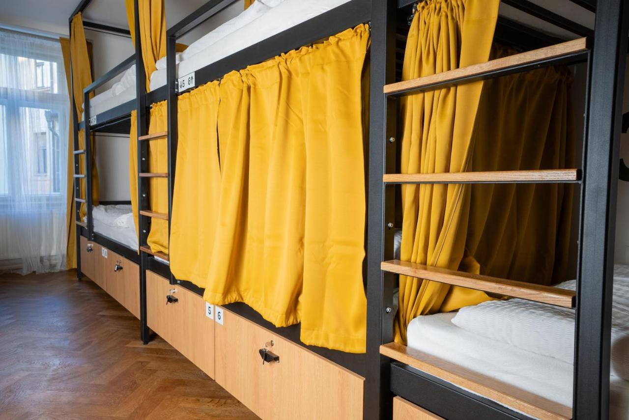 פראג White Wolf House Hostel & Apartments מראה חיצוני תמונה