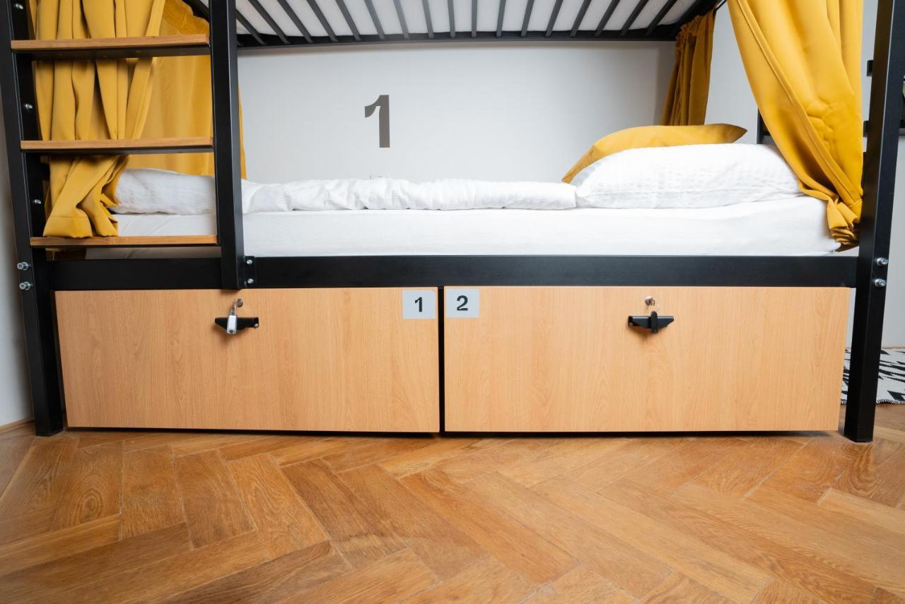 פראג White Wolf House Hostel & Apartments מראה חיצוני תמונה