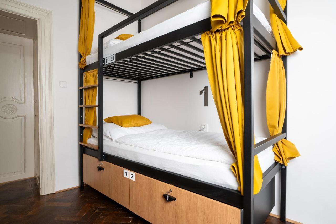 פראג White Wolf House Hostel & Apartments מראה חיצוני תמונה